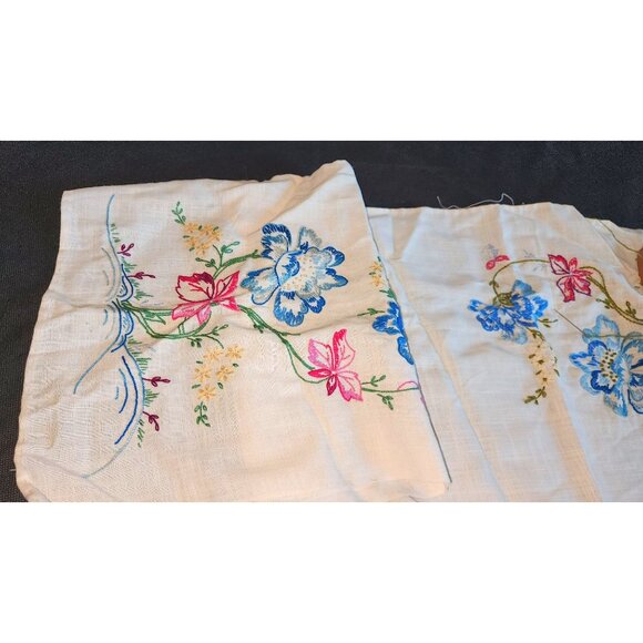 Vintage Floral Embroidery Linen Kit With Threads & Needles - Picture 3 of 10